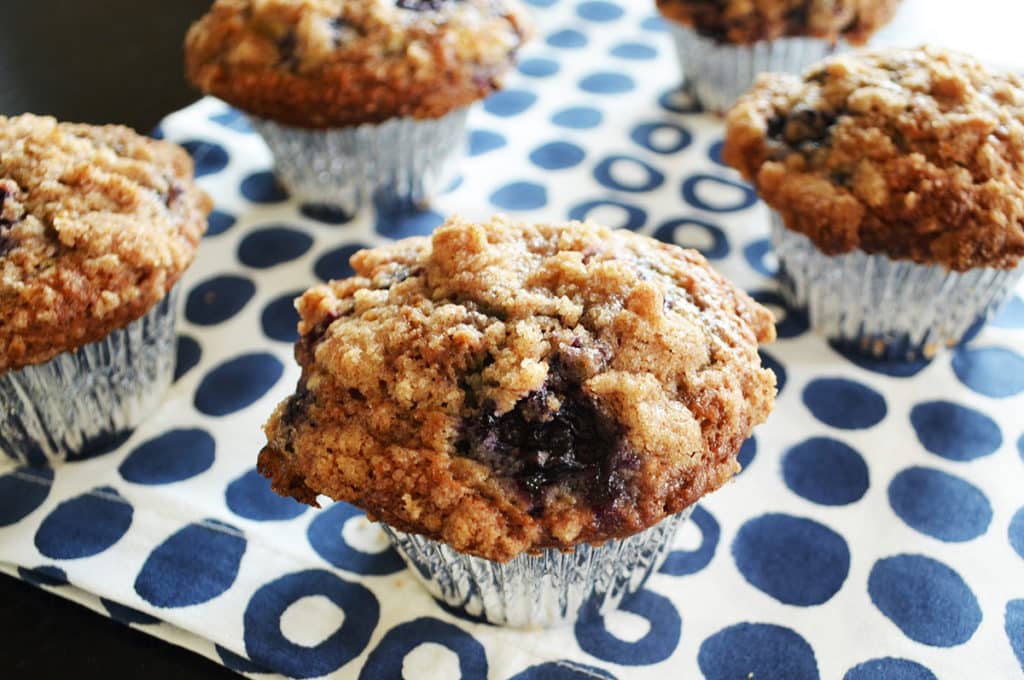 BLUEBERRY MUFFINS WITH STREUSEL TOPPING